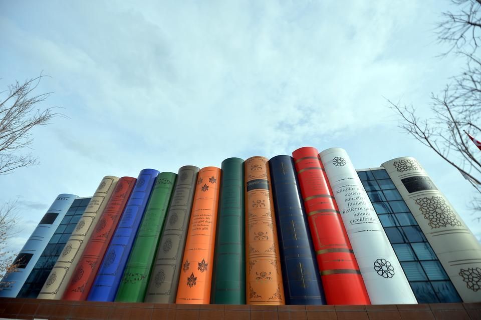 trtworld's tweet photo. Have you seen a library that looks like a shelf of books? Turkey has one. Check it out here https://t.co/PGMpms1cWR https://t.co/GWKOumNcmw
