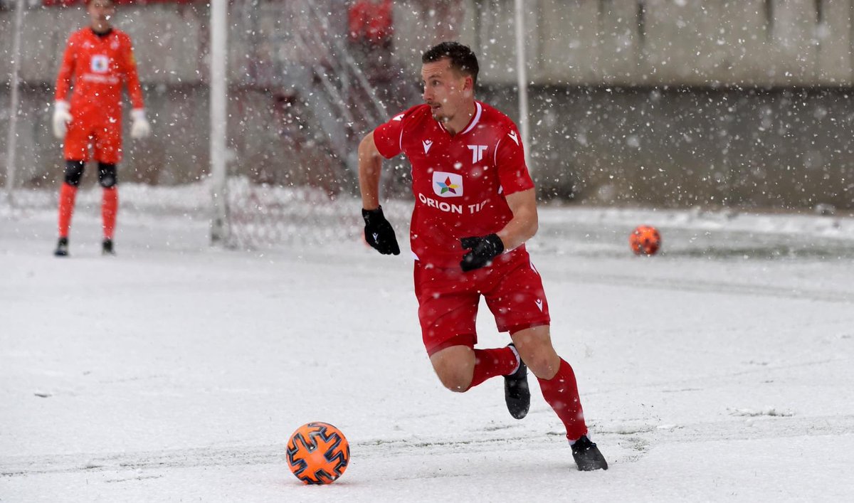 JPirineen's tweet photo. ⛄️⚽️ Keski-Euroopassakin painetaan ”hankifutista”! 2 viikko vielä ja kausi jatkuu

Ps. Lumet suli jo 😀 https://t.co/besOp87KRc