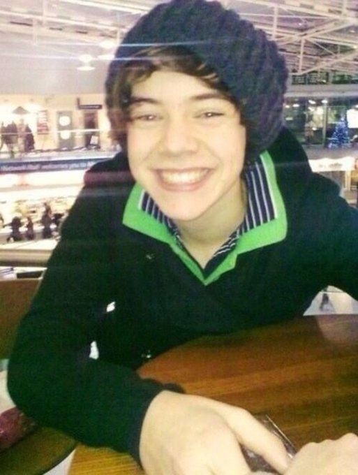 flavie_bdu's tweet photo. fetus Harry is so : 🤗 // #harrystyles #fetusharry https://t.co/Flber3OrJw