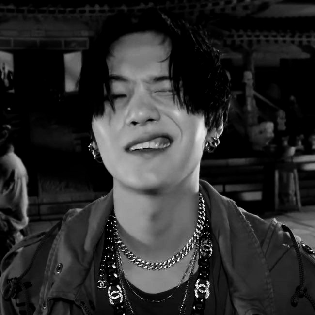 how to make your twitter an achromatic colour; a dangerous thread