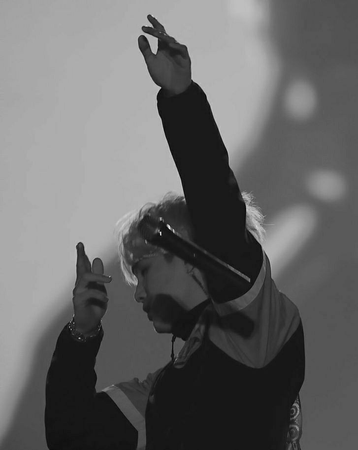 how to make your twitter an achromatic colour; a dangerous thread