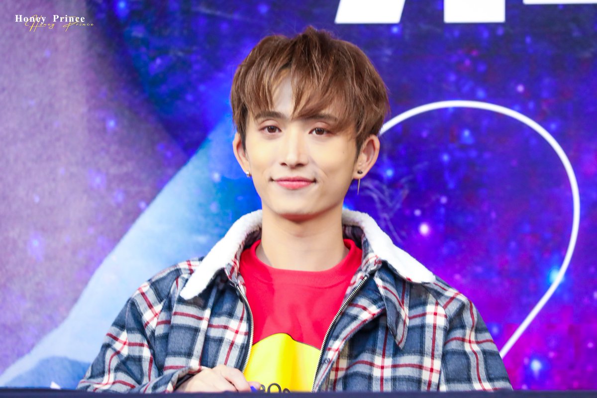 Qfz103's tweet photo. 鋒澤飯拍更新✨#𝐇𝐨𝐧𝐞𝐲𝐏𝐫𝐢𝐧𝐜𝐞飯拍

🍯 200117 九澤 CP 第四象限簽票會 🍯

#邱鋒澤 #鋒澤 #鋒蜜 #qiufengze #fengze
#狼人殺偶像 #五堅情 #四堅情 #原音兄弟 #原音鐵三角
#九澤cp #九澤 #斷訊cp #斷訊 #皮蛋豆腐 https://t.co/Eje7A5nCwu