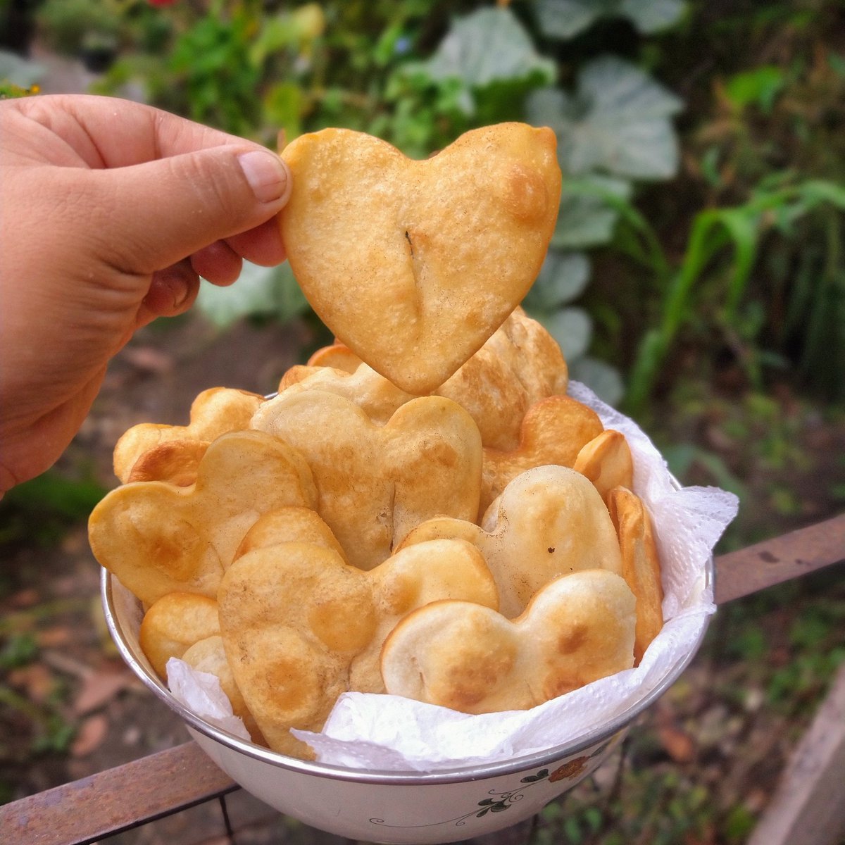 ElbaRodriguezOK's tweet photo. Día nublado, San Valentín próximo y hermosa compañía ♥️ Ideal para enamorar con unas tortas fritas llenas de amor 🥰 Mira la receta completa 
https://t.co/mX5dzj2z1Z https://t.co/f0zX9zdqmj