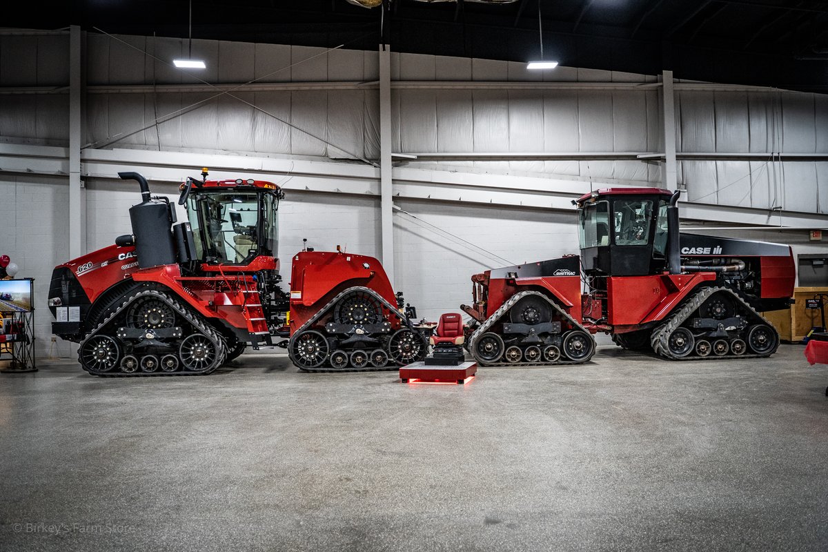 Birkeys's tweet photo. #STEIGERSATURDAY
For over 20 years, the @Case_IH Steiger tractor has been the leader in quadtrac technology. Here is a AFS Connect Steiger next to a customer's Steiger quadtrac on display earlier last year in Bloomington. https://t.co/QG2jyQUTc3
