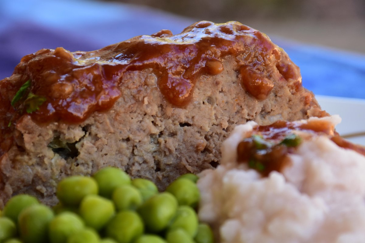 ellierozelle's tweet photo. MEATLOAF!!!!!

Recipe: https://t.co/yWHxDvnRLt

#meatloaf #comfortfood #cooking #beef #mashedpotatoes #peas #food #favoritefood #winter #foodie #homemade #delicious #yummy #foodblogger #dinner #foodlover #soulfood #tasty #lunch #foodblog #stayhome #homecooked #raynedropsonroses https://t.co/9v2dVRjSDs
