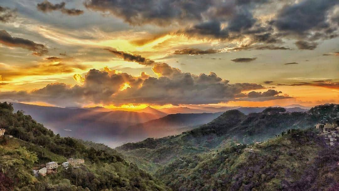 mizoraminsta's tweet photo. Beautiful evening scene in Mizoram 📷 @thereal__dejong . . . #eveningscene #evening #tlaikhua #sunset #nitla #tlai #beautiful #mizoram #mizoraminsta #northeastIndia #moutainrange #hilly #tlangram #tlang #tlangsang…
📸 https://t.co/QRqmg7PylL via https://t.co/w819Jm6acn https://t.co/OOHIVuRx2S