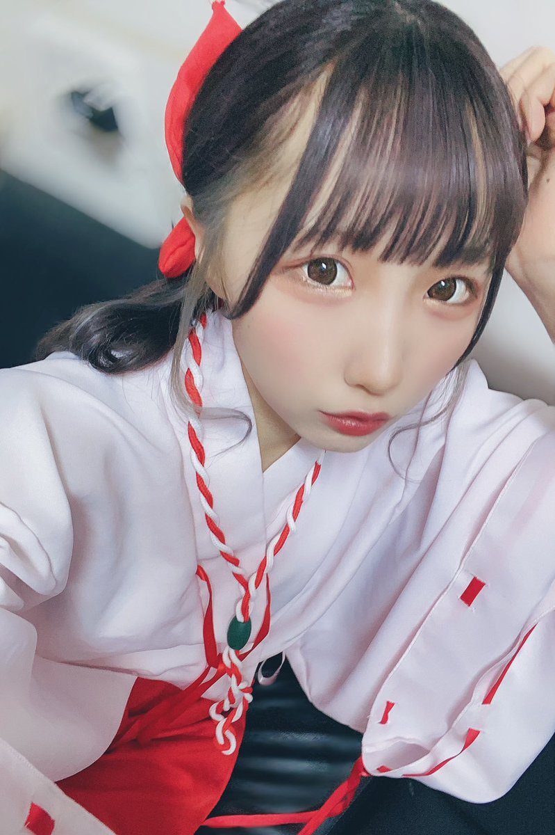 ぐらほぱ 髪色が暗めだから巫女さん似合ってる かわいい ぐらほぱ 髪色が暗めだから巫女さん似合ってる かわいい