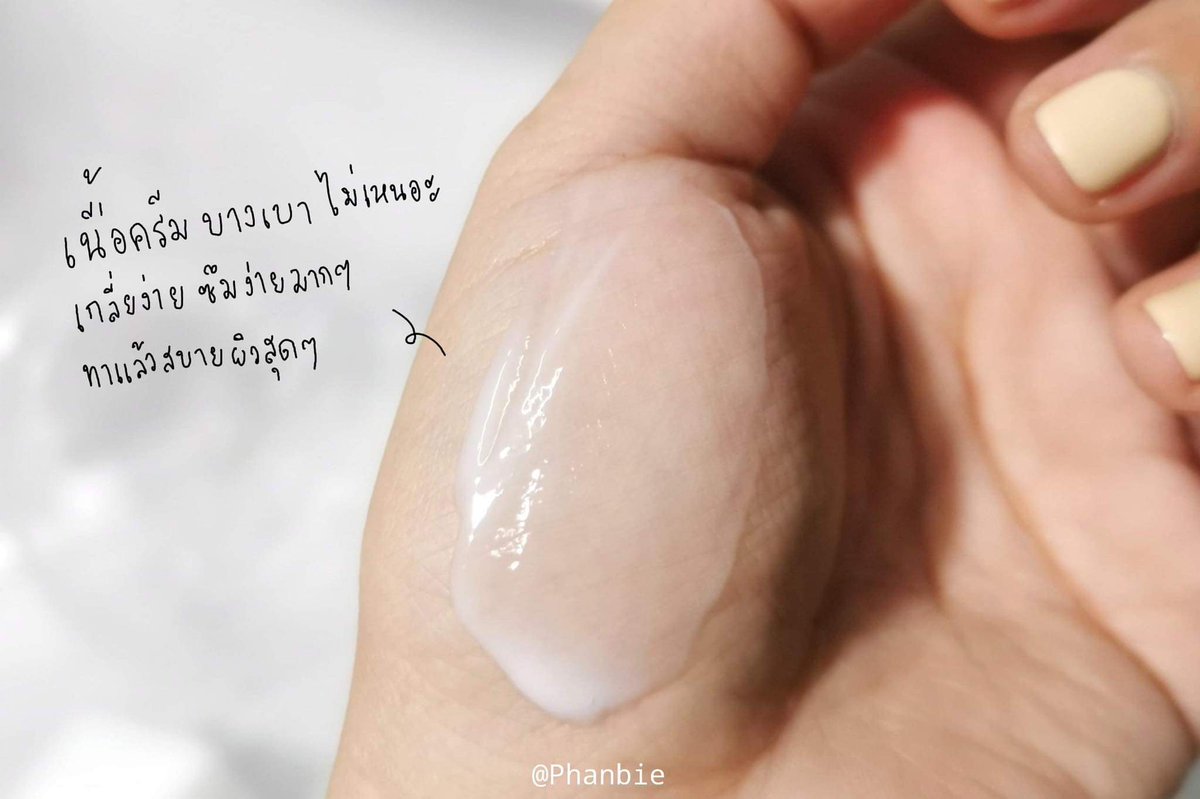 Phanbie's tweet image. เดอร์ม่าโปรแคร์ ตัวนี้​ 2​in1​ มากแม่​ เป็นทั้งครีมเติมความชุ่มชื้น​ให้ผิว​ ละลดเลือน​พวกรอยแผลเป็น​ รอยดำต่างๆได้อีก​ นี่โคตรชอบเนื้อครีม​ บางเบา​ เกลี่ยง่าย​ ซึมง่ายโคตร​ สบายผิวสุดๆ​​ อยากเห็​นผล​ เค้าขอย้ำว่าต้องใช้ต่อเนื่องน้า​ #ใช้ดีบอกต่อ​ #ครีมลดรอยแผลเป็น #dermaprocare