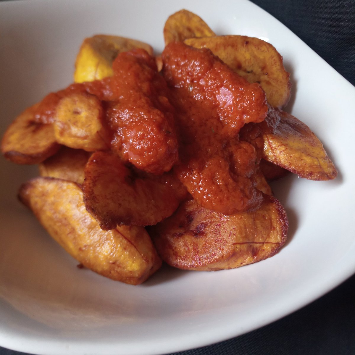 Ghaneeyyah's tweet photo. When life gives you Plantain
You fry as Dodo!

So, I asked #HubbyDearest @deindeo to help me buy some #plantain on his way back from morning #schoolruns yesterday. He came back with such a huuugggeee bunch! https://t.co/9cP0HiorCU