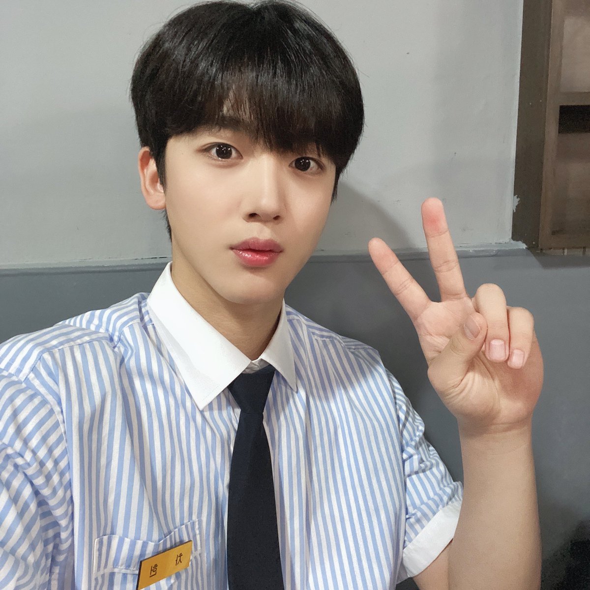 WEi__Official's tweet photo. 말랑새싹🌱 요한이의 드라마 첫 촬영 현장🎬 

https://t.co/HkuBNft0Mu

당구장을 다 접수할 듯한 눈빛을 보여준 헌이와 2월에 만나요☀️

#위아이 #WEi #김요한 #KIMYOHAN #아름다웠던우리에게 https://t.co/F0o0CcsqbD