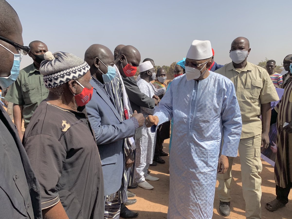 SBoubeye's tweet photo. J’ai renoué avec les visites de proximité en me rendant à Gouana (Commune de #KalabanKoro). 

J’ai eu des échanges fructueux avec les notabilités et les populations de Gouana ; Moussala et Moussalabougou autour des défis majeurs : la santé, l’eau, l’école, le foncier et la route. https://t.co/c2yFC0OMEq
