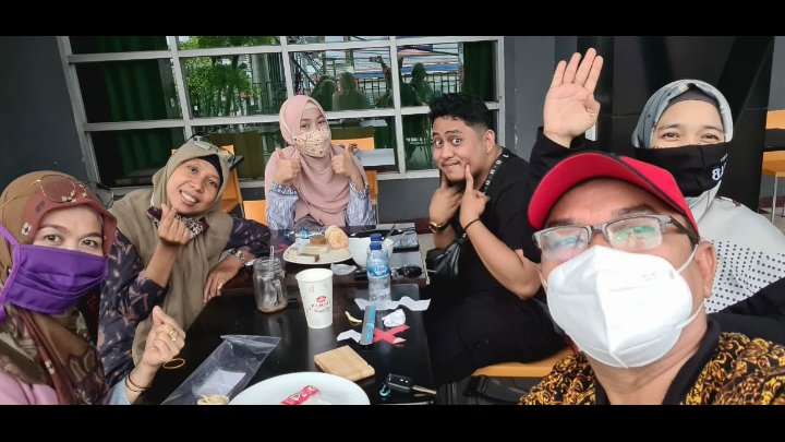 lapisangsoduo's tweet photo. Menyenangkan bisa bersua teman-teman satu frekuensi. Efisien dan intensif pertemuan kita. Membahas tahapan perkembangan dan kelanjutkan kerjasama untuk kolaborasi bisnis KITA. Bismillah semoga dimudahkan.
#galeriwujbi https://t.co/cj0iTUGzwn
