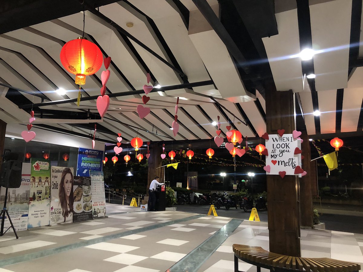 IDEACEBU1's tweet photo. 学校のあるタイムスクエアは旧正月とバレンタインデーでイベントモード💕IDEAでは2月13日(土)にオンラインでバレンタインイベントも開催します！一緒に世界の人々と交流＆英語の練習をしませんか？ https://t.co/GmVwh25zmk