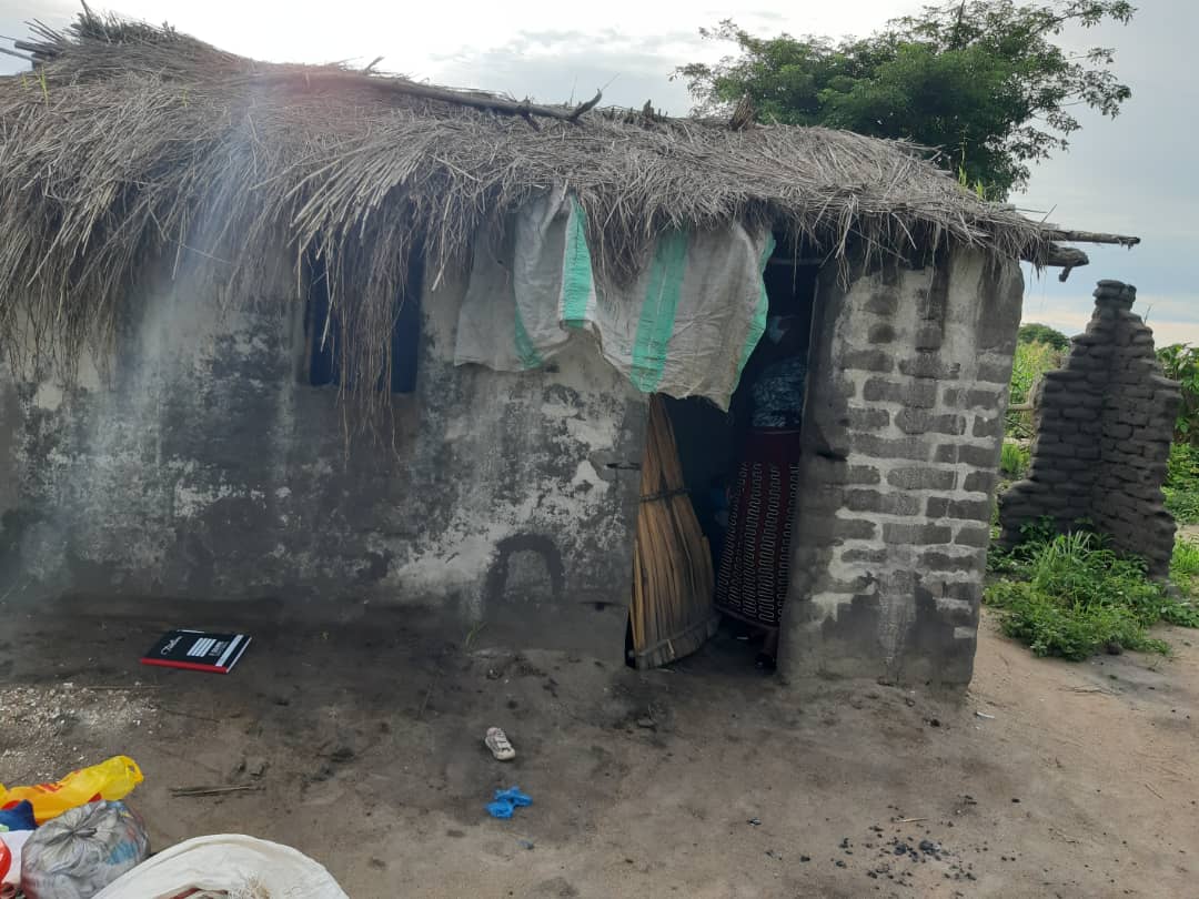 yoneco3's tweet photo. The District Manager for YONECO in Mangochi managed to mobilize resources  for a vulnerable household of six that has been living in dire poverty for two years after the demise of parents District. https://t.co/MKJNMwXzHq  @MacBainYONECO @MacBainMkandawi @nkhomasombab https://t.co/yqycpYw9HH