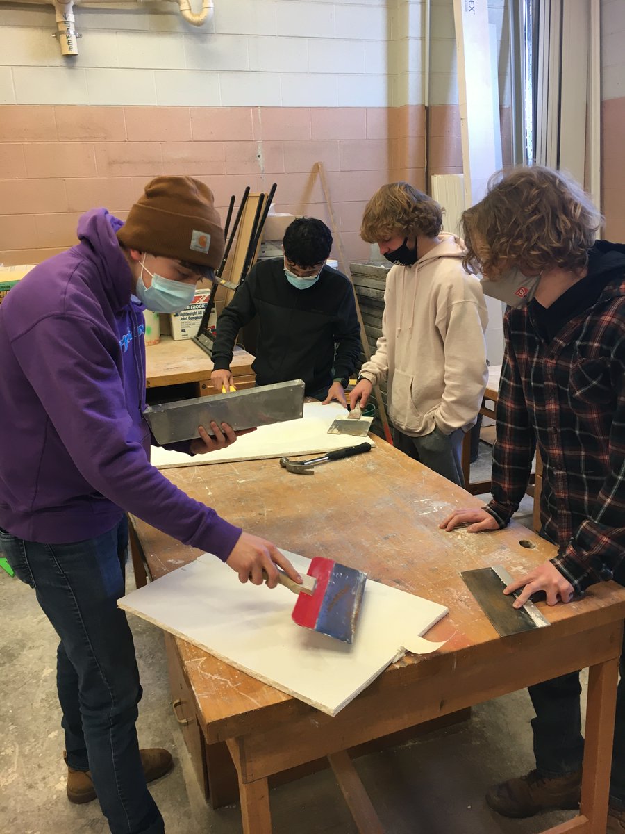 KACC4083's tweet image. Fine example of skill development. #Construction students practicing drywall skills before going to put them into action on the job site #House22 #RealWork #Experience #Professional #NewHomeConstruction #CTERealWorld #TogetherAtKACC #WeGotSkills #Drywall #FinishWork #Bflexible
