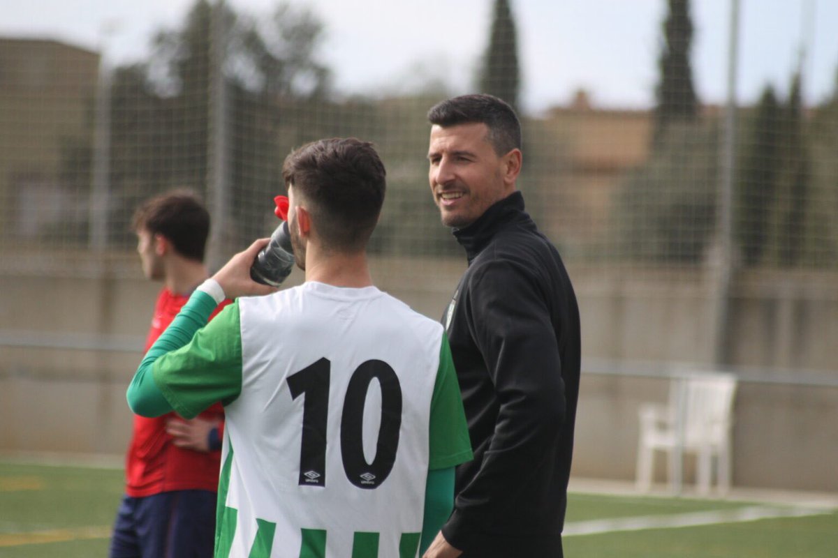 El CF Peralada vol donar el seu condol a la família de Sergi Murga, entrenador del nostre Juvenil A, i ex jugador del 1r equip, que ha mort aquest matí. Excepcional persona, jugador i entrenador que hem pogut gaudir al club.
Descansa en Pau Sergi, et trobarem  molt a faltar 🖤♥️