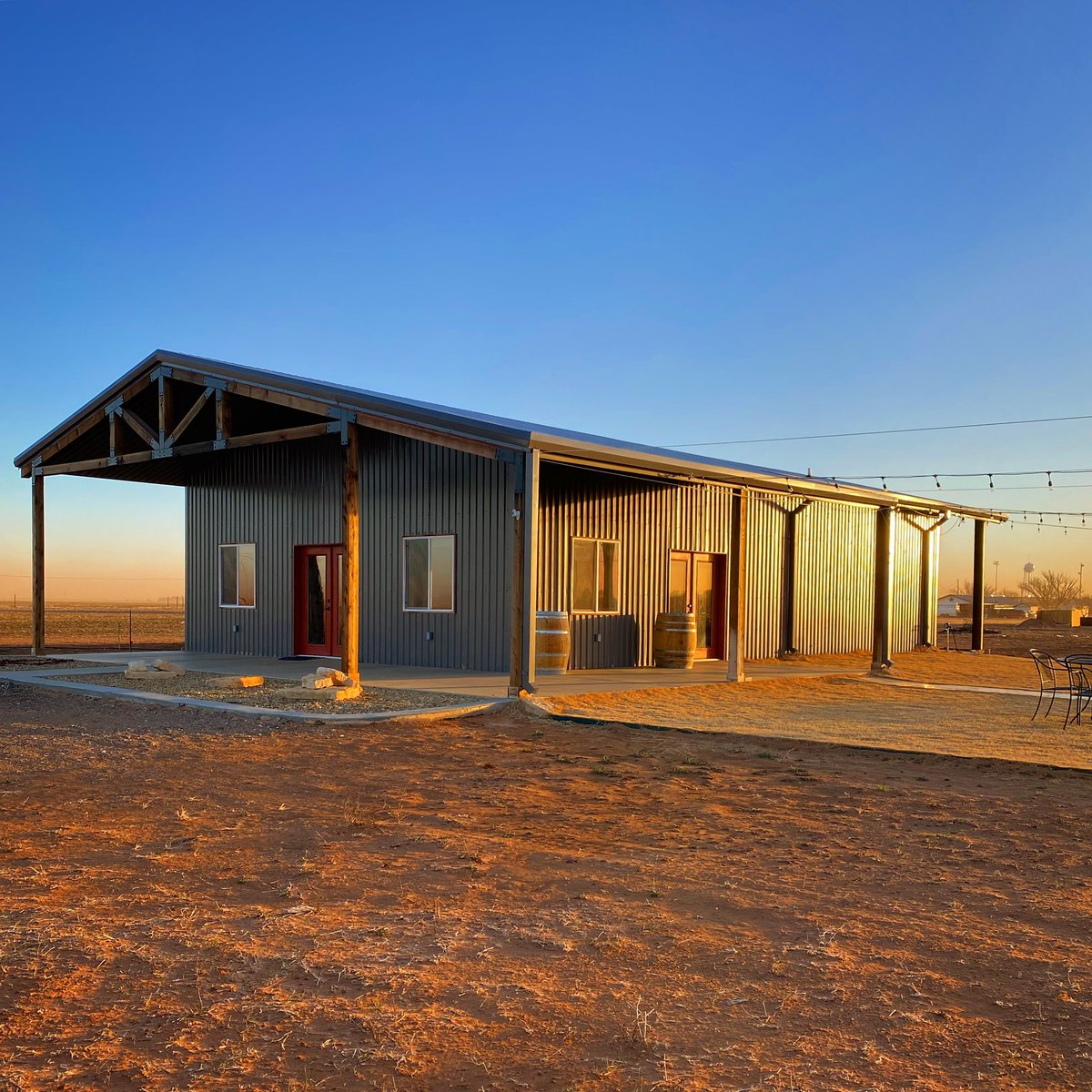 bolenvineyards's tweet photo. Brown skies or blue, we’ll be open Noon-6pm Saturday! We also DELIVER to anyone in the Lubbock/Levelland area. Purchase online at https://t.co/2SoY0aMmpA and select delivery!
#wine #txwine #lubbock #vineyard #winery #livelovelubbock #locallubbock #redwine #lovewine #lubbocktx https://t.co/k4xbpSMhSf