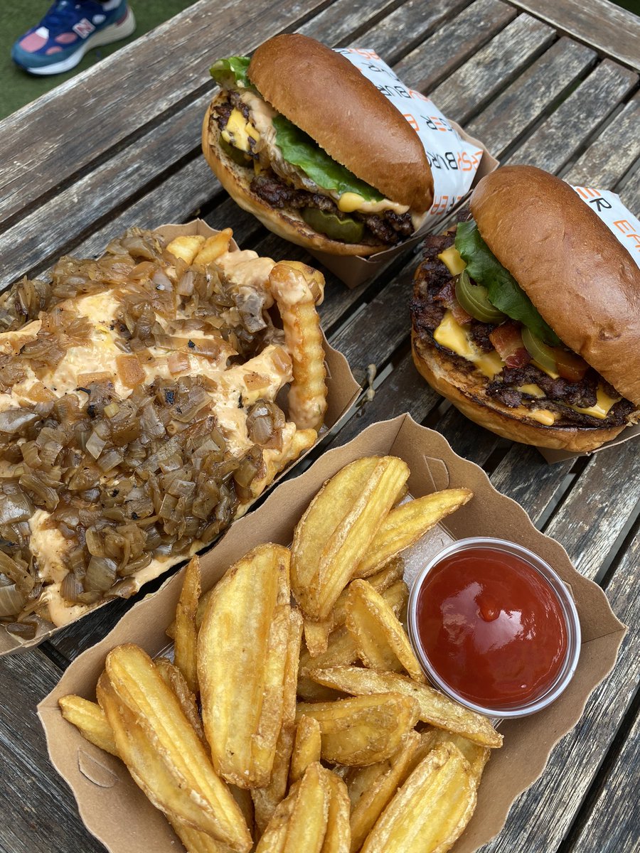 francepreecha's tweet photo. best burger ive ever had PERIOD https://t.co/1o1x2VmdSK