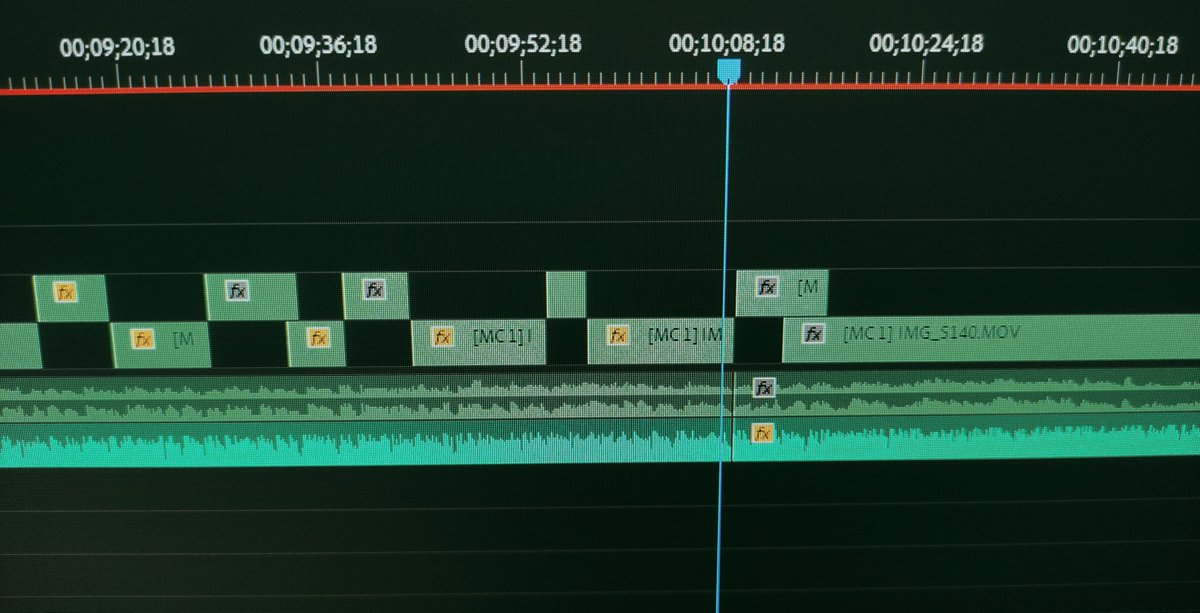 Um sábado desses e eu com meu companheiro: Adobe Premier.😂 
Vai pensando que a vida é um 🍓