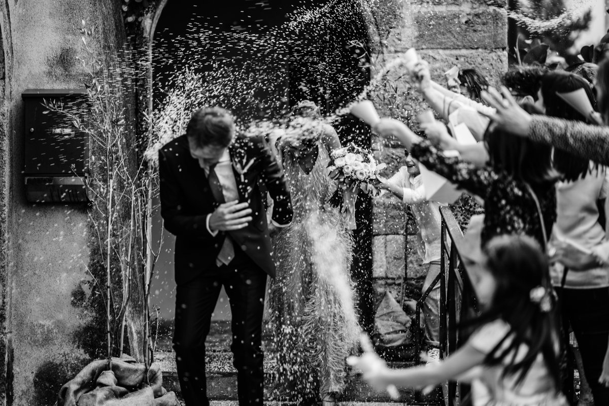 Il lancio del riso è una delle tradizioni più amate il giorno del matrimonio. 
#weddingplannercalabria #weddingphoto 
#weddingplanning #weddingcalabria #mediterraneanwedding #weddingplannercrotone #italianweddingplanner #weddingcrotone #destinationwedding #luxurywedding