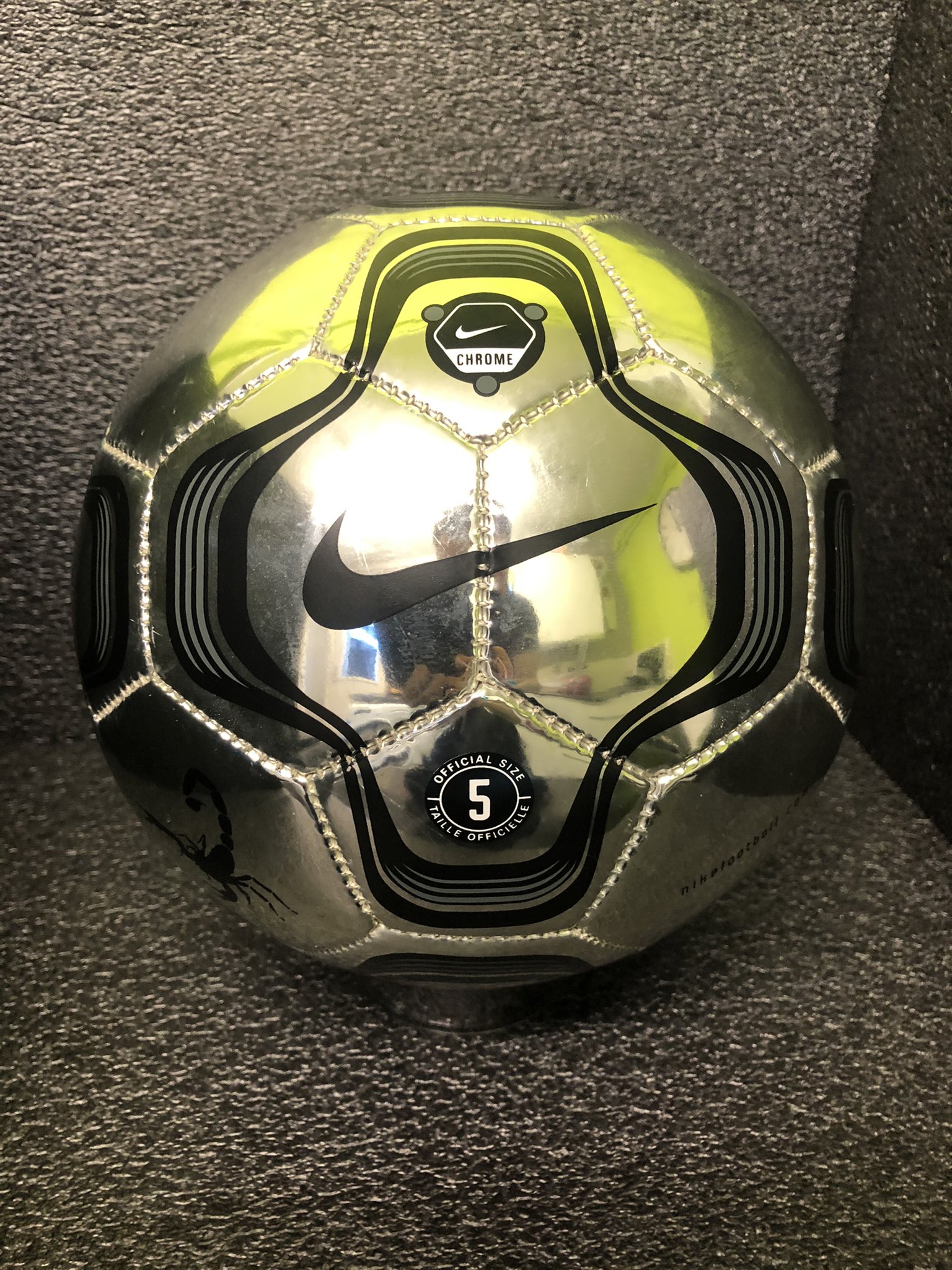 elitematchballs_uk on Twitter: "Official Nike geo merlin chrome scorpion ball used in the Nike secret tournament advert in 2002 🔥🔥 #nikefootball #geomerlin #football #chrome #nikeadvert #soccer https://t.co/e5Wrlfvm3r" /