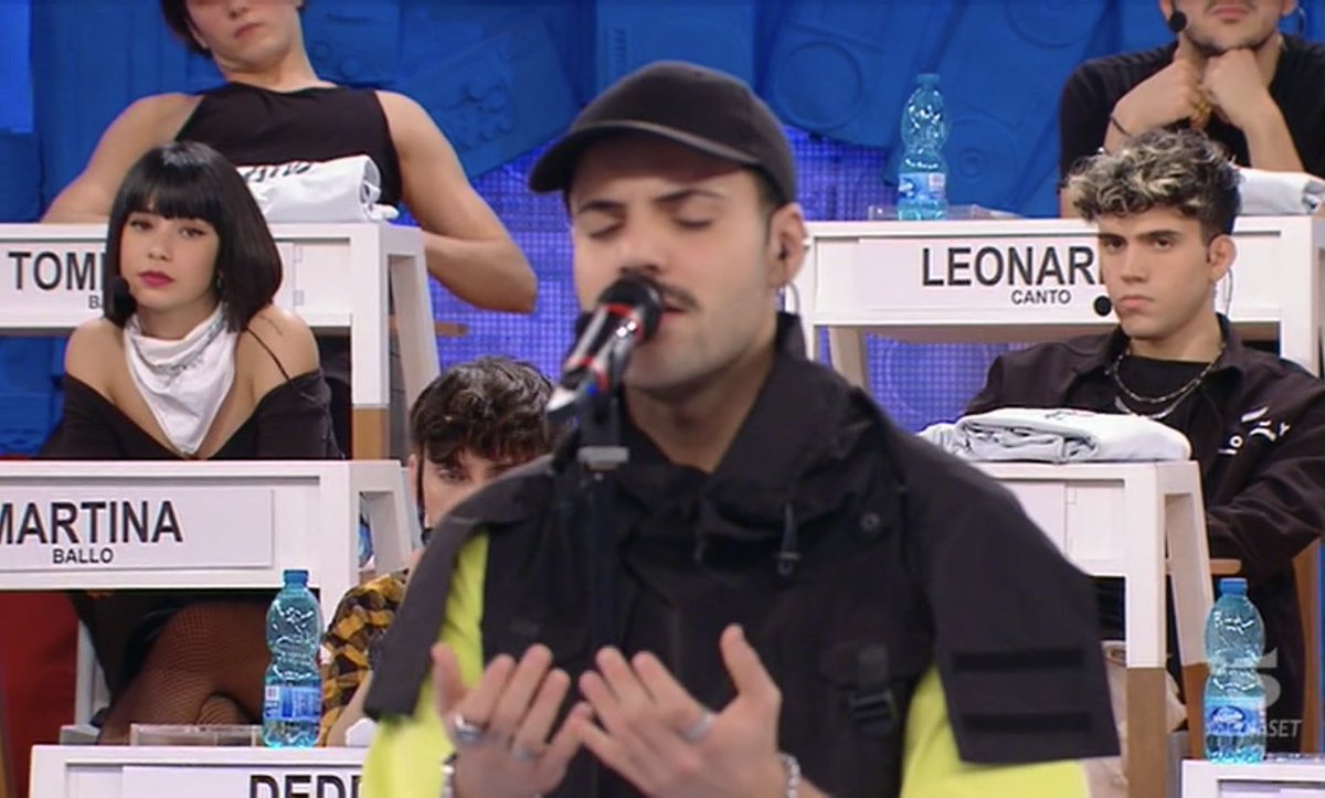 g0ddessmez's tweet photo. FATEMI STRINGERE LA MANO ALLA PERSONA CHE HA REALIZZATO QUESTA MAGNIFICA INQUADRATURA #Amici20 https://t.co/24rjdPvgen
