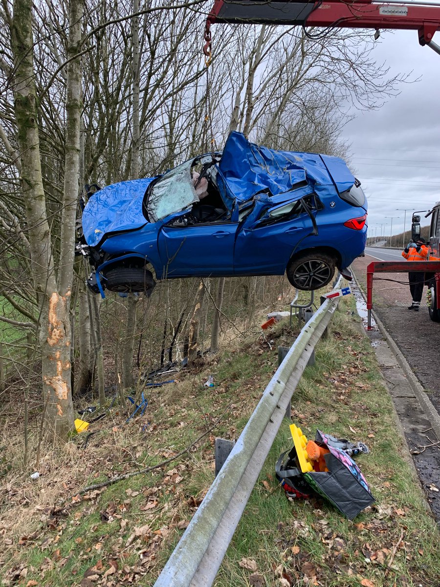 LancsRoadPolice's tweet photo. #MN31 attended an RTC on the M55 today, luckily the children on board were in Isofix Child Seats. Even with such an  impact the seats remained attached to the structural integrity of the vehicle. Could have been so much worse but only minor injuries. #seatbeltssavelives #T1TacOps https://t.co/uW39KlzKCr