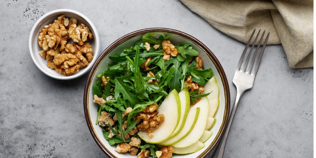 Circady_Sleep's tweet photo. #melatonin the natural way. Did you know that walnuts contain melatonin? If you have trouble falling asleep, why don't you try swapping medication for a handful of walnuts or adding walnuts to your salad? https://t.co/8MTs3VkZIn