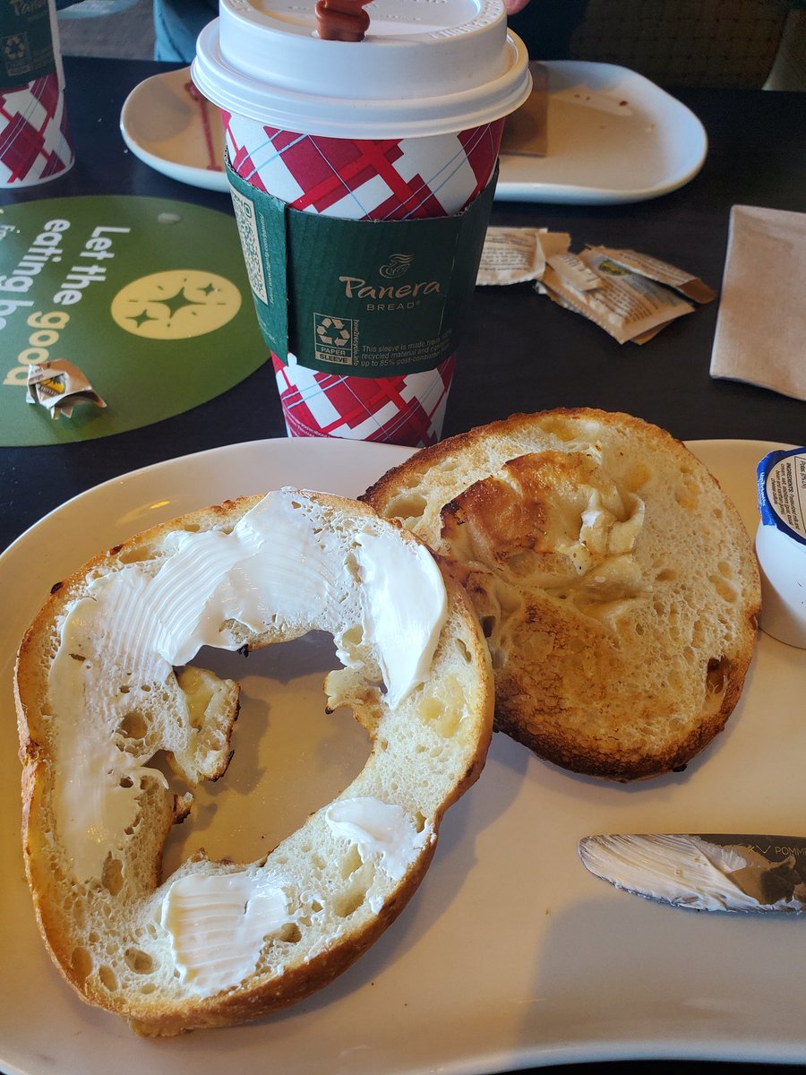 andreagiraldo's tweet photo. @panerabread  Where is the rest of my bagle? #CuttingCorners ? This should not be served as is. Trying to make a quick buck.  #BagleGate #Cheap #CovidEconomy #COVID19  #restaurant #Foodie #food #customerservice  #panera #pelham #ny #nyc https://t.co/MvHwTfInbx
