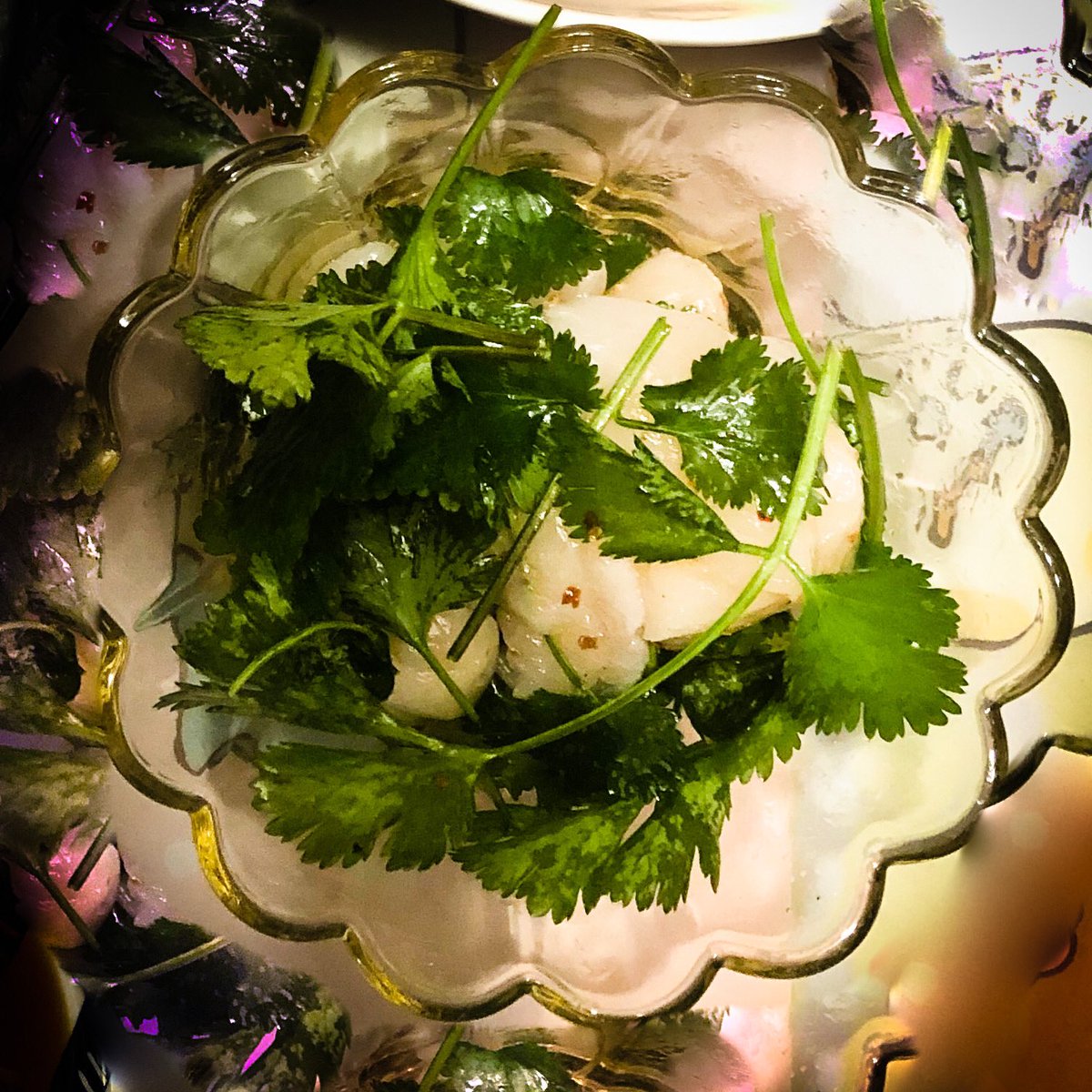 back_wolf's tweet image. ストレス発散のお酒のおつまみ。ホタテとパクチーで、中華風のサラダに仕上げてみた。鷹の爪を入れて、ビールが進む〜