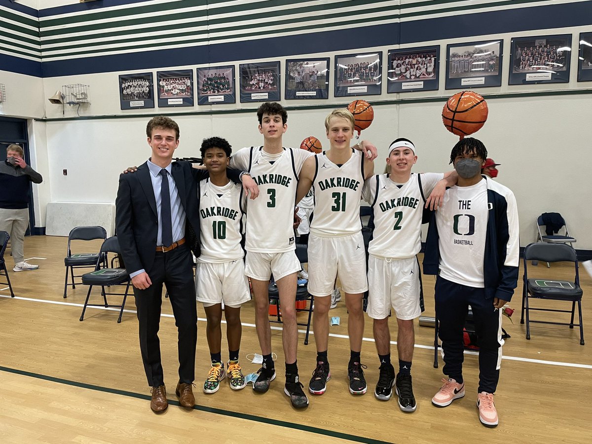 Last night we celebrated senior night for this incredible group. Thank you for your hard work, leadership, and selflessness. Each of you has played a huge part in getting our program where it is today. All love 🖤🏀 🦉