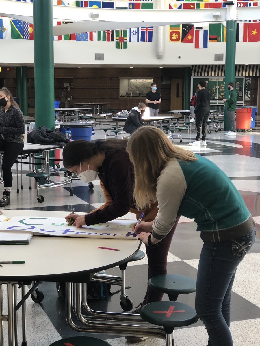 LOnhs's tweet photo. NHS members hard at work helping @locultureclub and adviser @CuretonMichelle hang up the Religions posters for Cultural Outreach’s January theme of Religions and making signs. #serviceoverself
@LkOrionHS @LkOrionSchools https://t.co/a6mKJRypnh