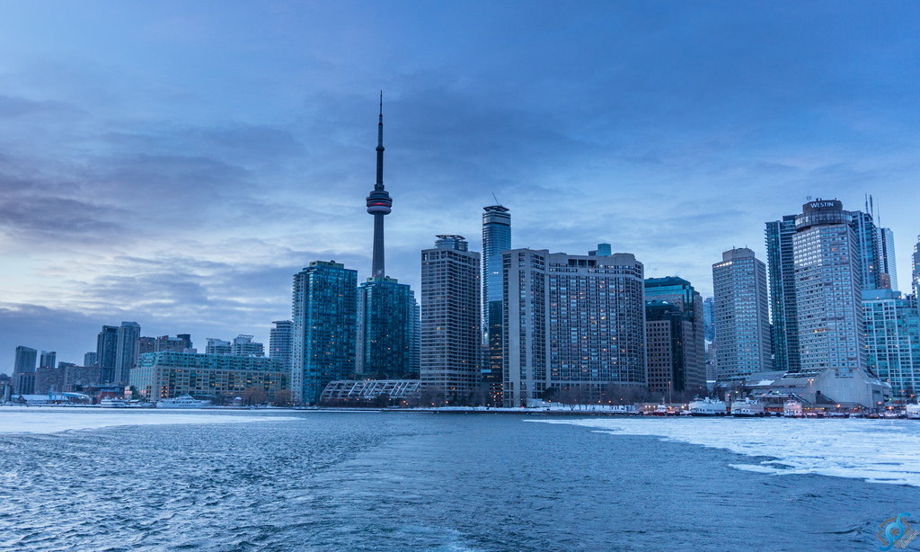 cityoftoronto's tweet image. An #ExtremeColdAlert has been issued for #CityofTO. If you see someone in distress on the street, please call 311 (911 if an emergency). To locate warming centres and other services for those in need of shelter, visit toronto.ca/community-peop…