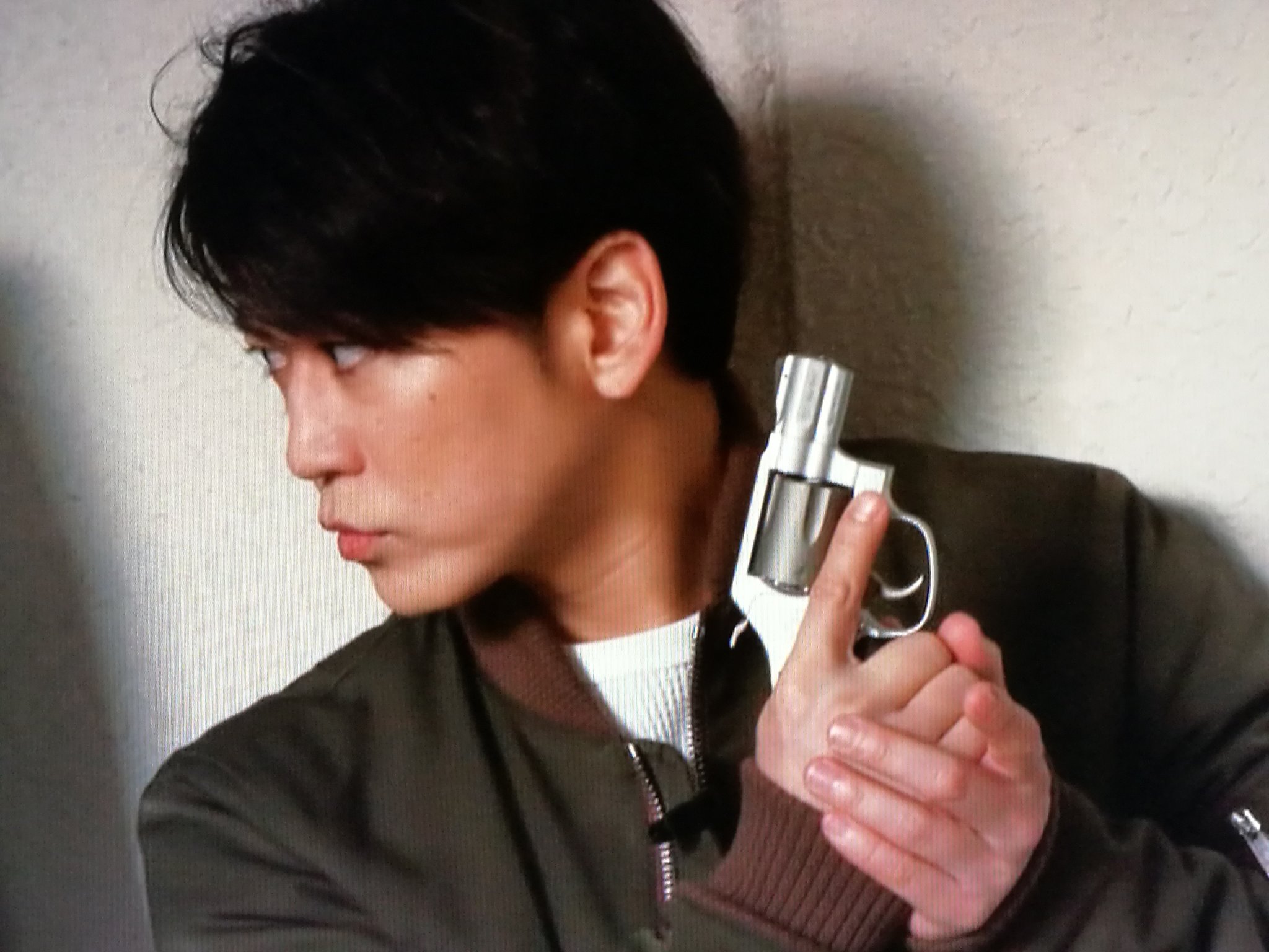 りつ 拳銃を持つ手が好き過ぎる 亀梨和也 亀梨くん レッドアイズ T Co 1weis3tact Twitter