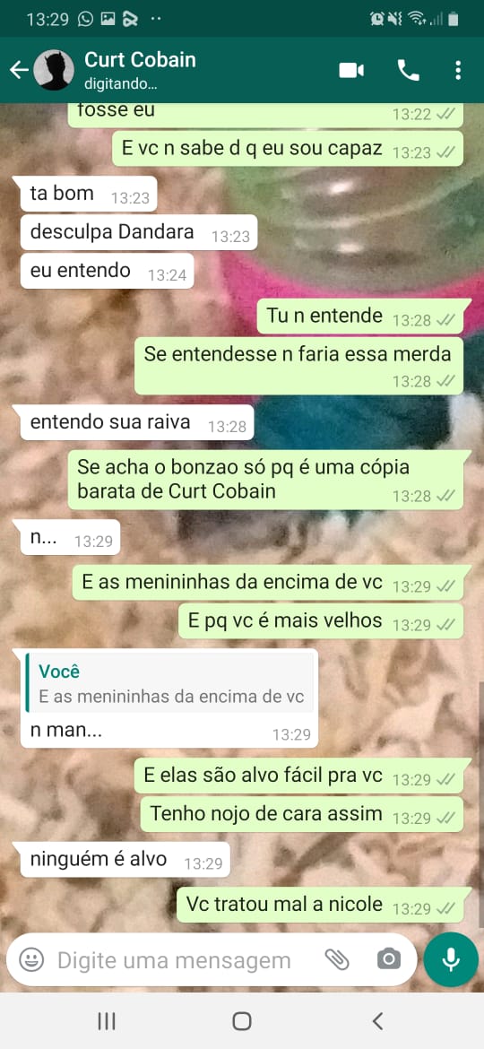 SakataKayden's tweet photo. #Exposed 

"Leo", aparentemente maior idade, cujo suas redes sociais:
Facebook: Leo S. Lisboa 
Instagram: mrl3o_qt
Youtube: MrL30

Está aproveitando de uma menina de 14 anos, compartilhem, para que assim, eventos como esse sejam evitados.
Segue a baixo os prints: https://t.co/k4qJz9bfKl