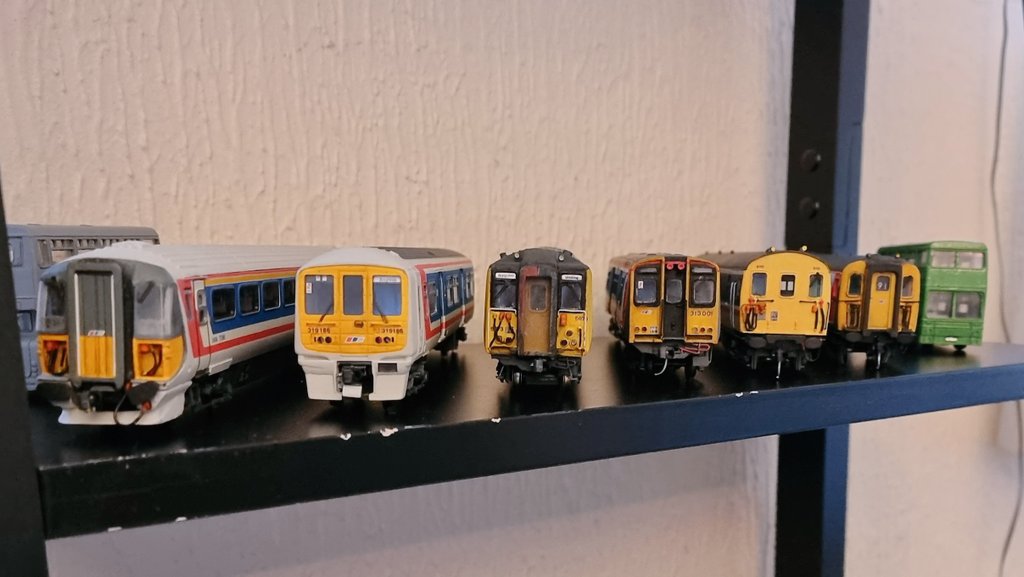 PdannyH's tweet photo. You know you've made it in kitbuilding when you're allowed a shelf in the front room 😂😂😂
#WhatsOnTheWorkbench #NetworkSouthEast #EMU #MJT #ModernMultipleUnits #dinkytoys #BratchellModels #kitbashing #SouthernRegion #scratchbuild #trains #modelrailway #VariousMultipleUnits https://t.co/NySGUDF4Pz