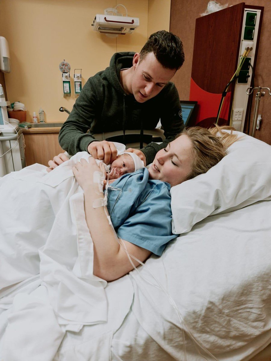 Welcome Emily ❤️ What a special day yesterday to see your little sister become a mother for the first time 🥺❤️ #proudest