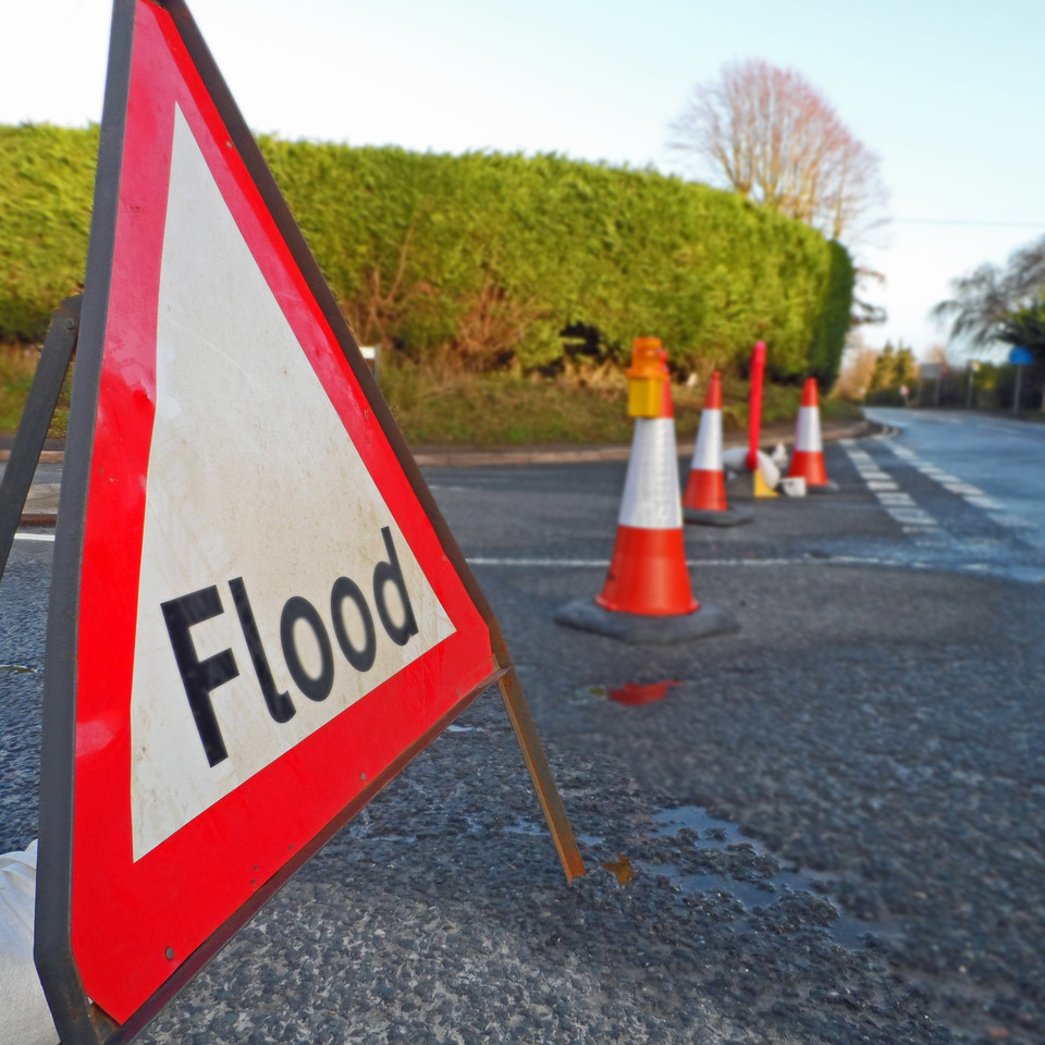 We've updated our list of road closures as a result of the flooding, plus a reminder that Flood Warnings are in place for several rivers around the county. Visit: news.oxfordshire.gov.uk/three-flood-wa…