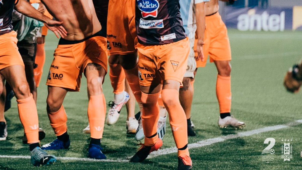 🤩 ¡#Volvimos y todo es alegría, así que sorteamos la casaca negra del buzón!

Para participar:
☝️ Seguinos en Twitter
☝️ Retuiteá esta publicación

#VamosBuzón
📸 <a href="/SegundaAUF/">Segunda División Profesional</a>