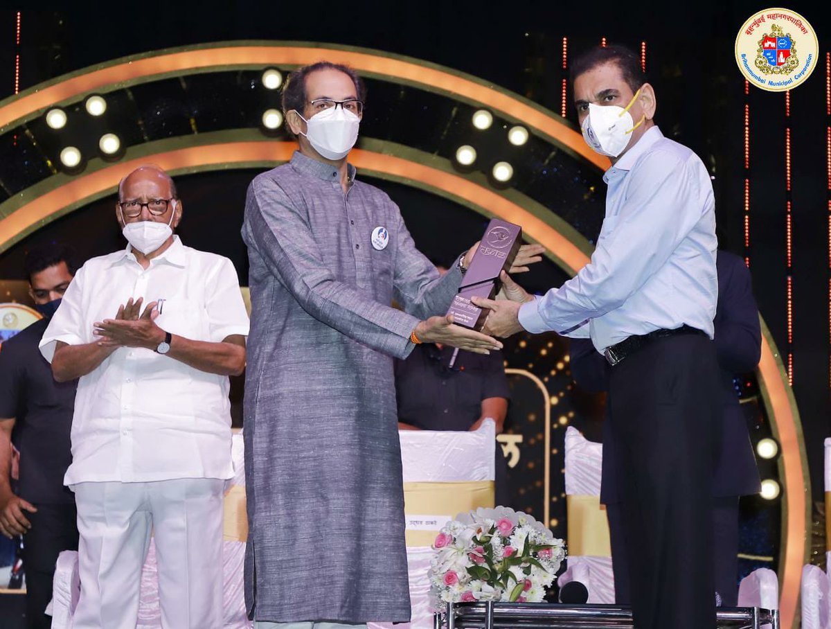 mybmc's tweet photo. BMC Commissioner Iqbal Singh Chahal received the #SakalSanman2021 Award from @CMOMaharashtra Uddhav Balasaheb Thackeray for incomparable work during the #CoronavirusPandemic in the presence of MP @PawarSpeaks and State Home Minister @AnilDeshmukhNCP. (1/2) https://t.co/wIMgx0F0w7