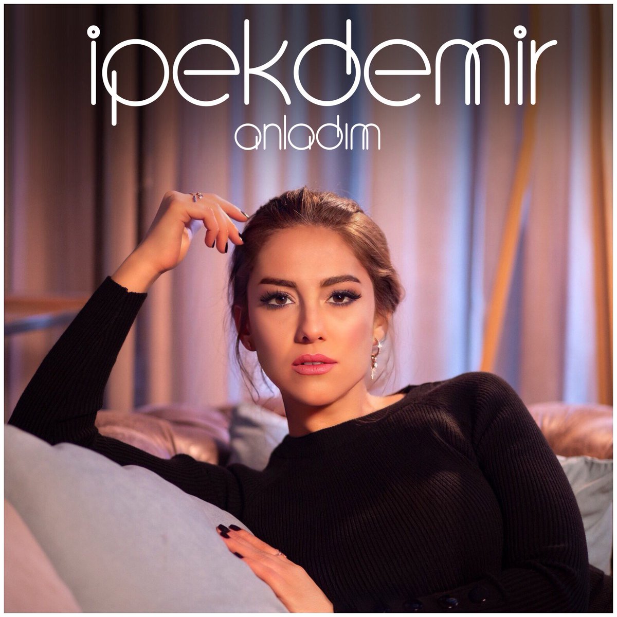 radyo_es's tweet photo. İpek Demir - Anladım  https://t.co/AmoWCpsaoi @ipekdemirs @FundaAlkanPR #radyo #haber #müzik https://t.co/EP44jEpczi