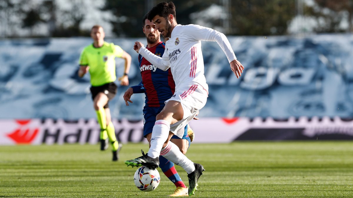 レアル マドリード C F 前半終了 レアル マドリード 1 1 レバンテ 13分 Marcoasensio10 32分 モラレス Realmadridlevante Halamadrid レアル マドリード C F 前半終了 レアル マドリード 1 1 レバンテ 13分 Marcoasensio10 32分 モラレス Realmadridlevante Halamadrid
