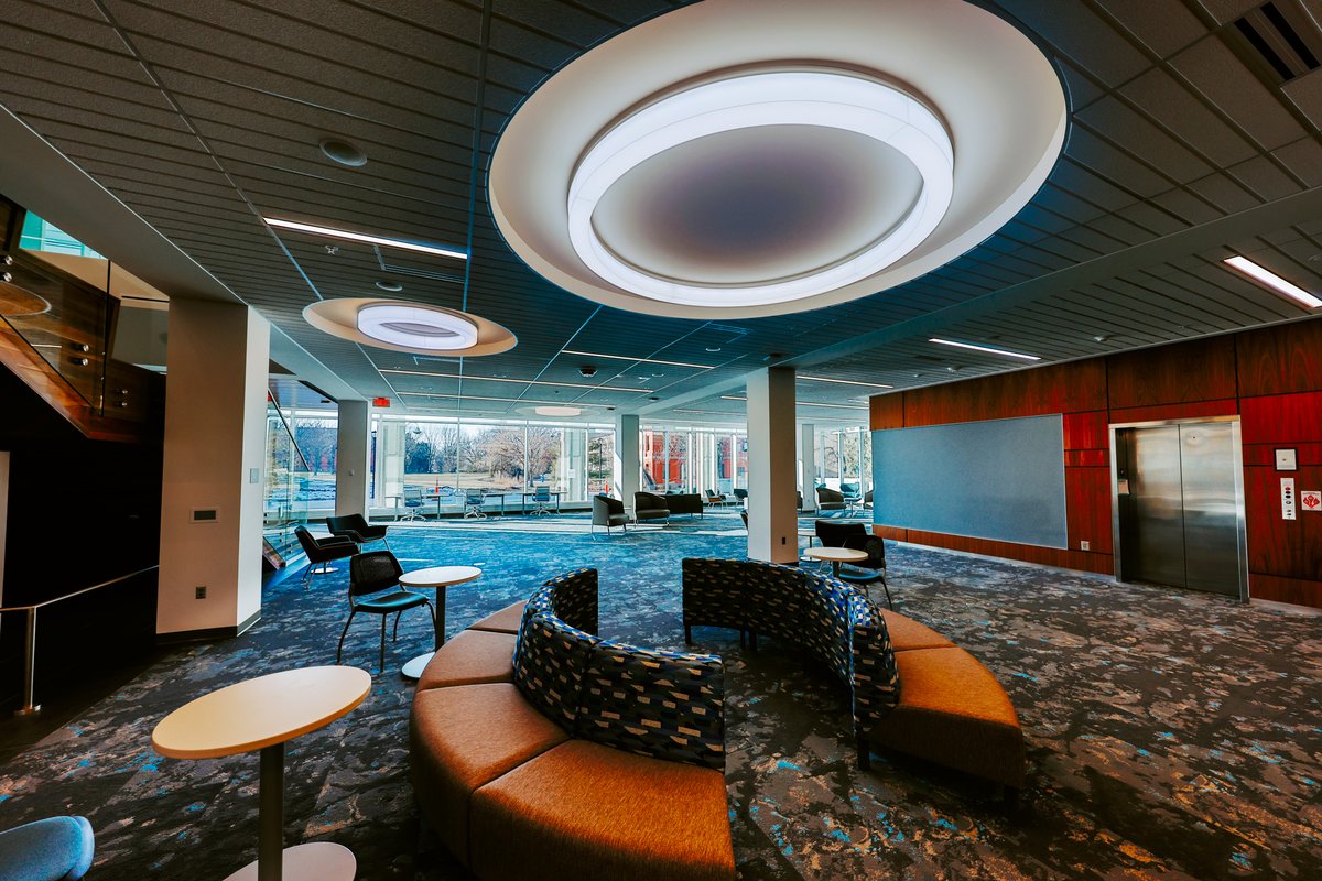 UNLincoln's tweet photo. Welcome to the newly renovated Dinsdale Family Learning Commons! Thanks to the generosity of private donors, the renovation upgrades an East Campus landmark into a technology-rich collaborative environment &amp; hub for innovation, research &amp; learning. ›› https://t.co/DFyUbtnvU1 https://t.co/U8r6wQKzmT