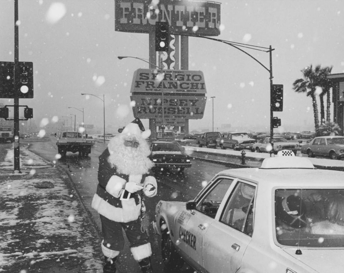 ClarkCountyNV's tweet photo. Last Tuesday's snow was a big weather event for Las #Vegas. But nothing compared to 42 years ago #OTD. ❄️ Jan. 30, 1979, #snow fell for 24 hours straight in the valley. The @NWSVegas reported 7.8 inches at @LASairport. 

Photos courtesy of @unlvsc ☃️ #VegasWeather https://t.co/IvMS00sErU