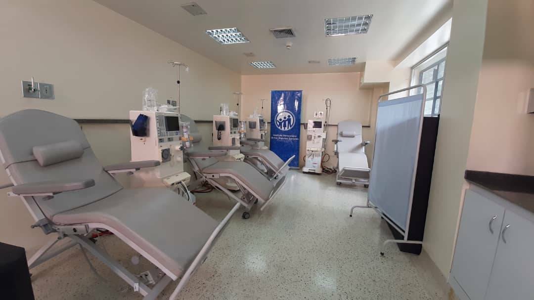ivssoficial's tweet photo. #DeInterés | El Gobierno Bolivariano a través del #IVSS dotó y acondiciono espacios de la Unidad de #Diálisis del Hospital "Dr. José Baldó", de El Algodonal, con capacidad para atender a 42 pacientes. #SomosGarantiaDeSeguridadSocial #ANTrabajaConElPueblo @MagaGutierrezV https://t.co/TR2ePnsjVm