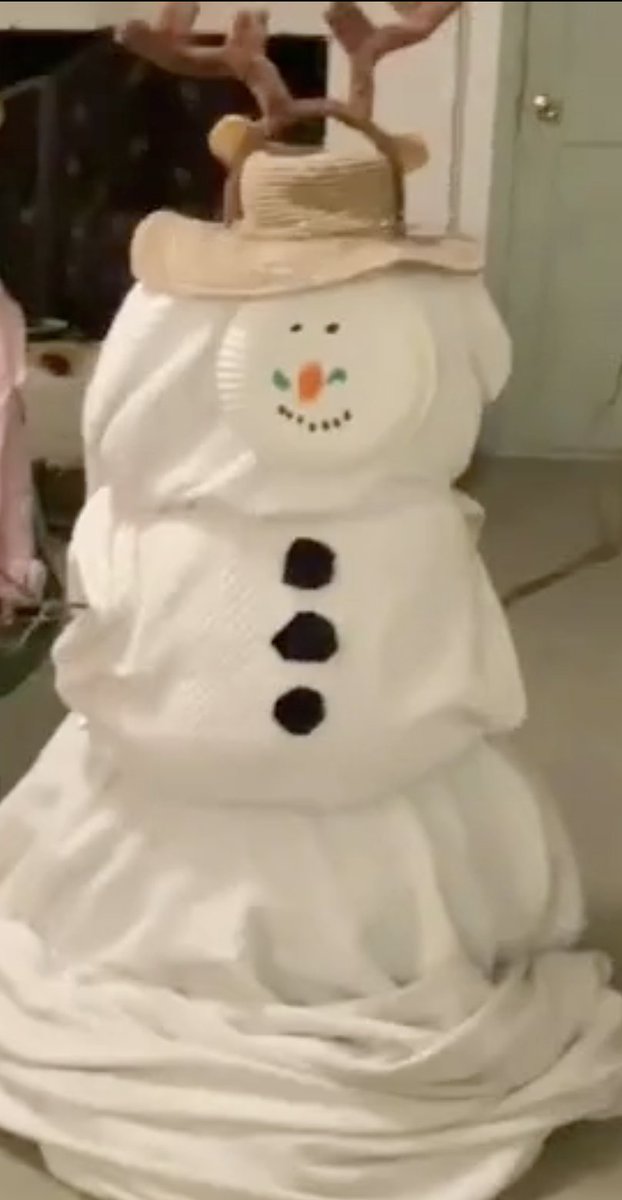 Ms_Kings_Castle's tweet photo. Such creative Snowmen from our asynchronous Build a Snowman Challenge! ❄️⛄️ https://t.co/OTLe3OLVja