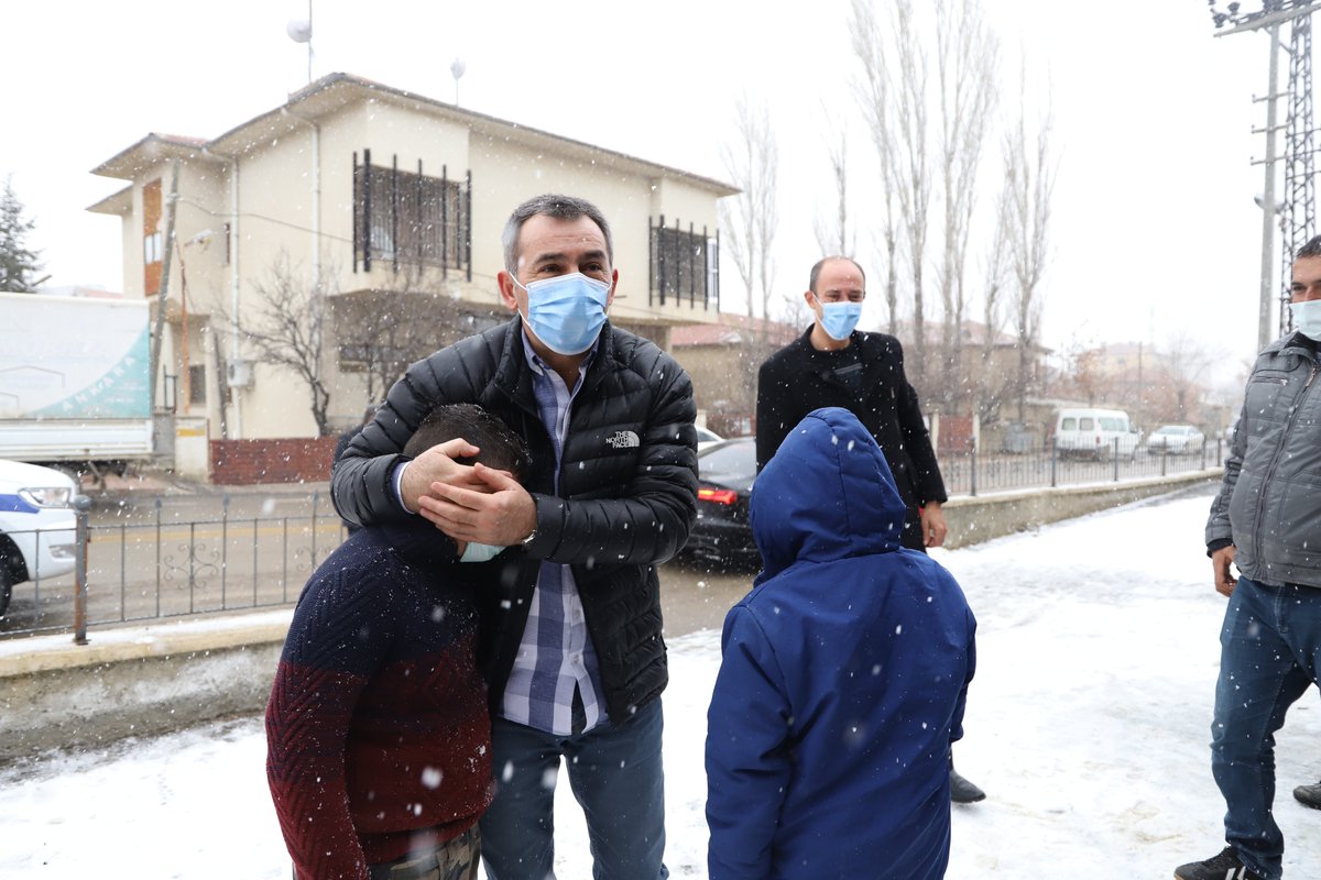 buranahmet11's tweet photo. 1⃣Vatandaşımızın sesine kulak vererek, sözlerini rehber edinerek hizmete devam ediyoruz...
Afşar Mahallemizde Muhtarımız Sn. Naci Çayan,  Afşar Dernek Başkanı Sn. Eray Küçük, MHP ilçe başkan yardımcısı Sn Ertuğrul Küçük ve hemşehrilerimiz ile bir araya geldik. + https://t.co/0ssoZzLJSy