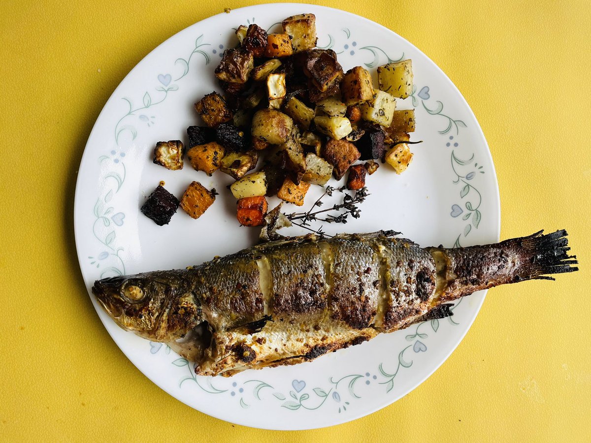 neelamraina's tweet photo. When the debates over fish make you want to throw something at the TV. 

Sit back and savour home made lunch on the weekend. For now. 

#weekendcook #fish https://t.co/H813h9kTa4