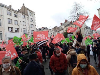 spilard's tweet image. Nous sommes nombreux à Angers pour redire notre opposition à la #PMApourtoutes .
Ravi de retrouver @ThillAgnes avec qui nous avons beaucoup à faire! #MarchonsEnfants