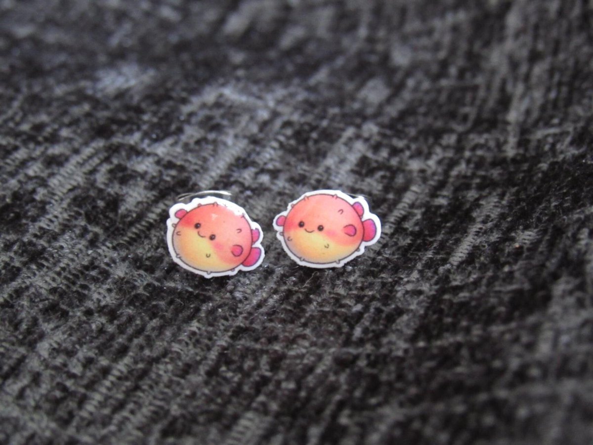 WaistcoatTrend's tweet photo. Cute Stud Earrings including a macaron gift box 🎁😍😍
Special Price this week £5 + p&p ⭐️
https://t.co/yHvNwdpjhn
#giftideas #macaron #pufferfish #stars #CuteAnimals #Stars #giraffe #pigs #earringcollection #jewellery #etsyshop #SmallBusinessSaturday #MothersDay #Easter https://t.co/2zjxM5rGpY